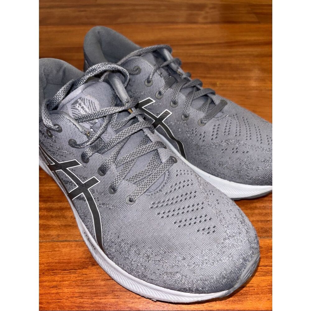 Men’s Asics Gray and White Knit Running Sneakers size 9.5